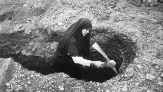 بانوان پا به پای مردان در دفاع از کشور 