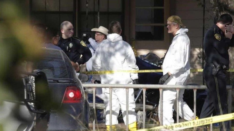 کشته شدن ۲۶ نفر در حمله مسلحانه به کلیسایی در تگزاس/ یک آمریکایی 26 ساله هویت عامل حمله/ ترامپ: اوضاع را از ژاپن زیر نظر دارم/ تصاویر کشته شدن ۲۶ نفر در حمله مسلحانه به کلیسایی در تگزاس/ یک آمریکایی 26 ساله هویت عامل حمله/ ترامپ: اوضاع را از ژاپن زیر نظر دارم/ تصاویر