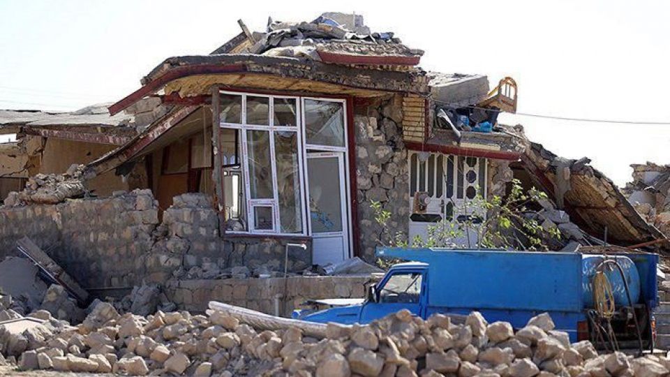 تایید حمله به ۲۰ کامیون امدادی به زلزلهزدگان/سخنگوی سپاه:مشخص نیست مردم بودند یا سوءاستفادهکنندگان تایید حمله به ۲۰ کامیون امدادی به زلزلهزدگان/سخنگوی سپاه:مشخص نیست مردم بودند یا سوءاستفادهکنندگان