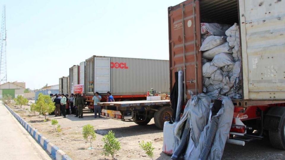 ارتشا، رانت، و باندبازی در گمرکات طبق اطلاعیه وزارت اطلاعات وجود دارد ارتشا، رانت، و باندبازی در گمرکات طبق اطلاعیه وزارت اطلاعات وجود دارد