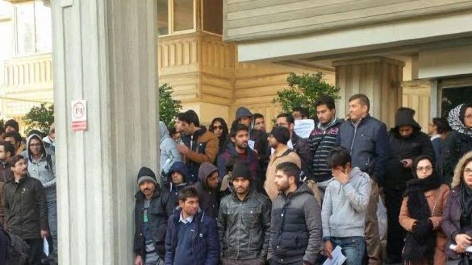 دانشجویان دانشگاه نفت بار دیگر مقابل" وزارت نفت" تجمع کردند+تصویر دانشجویان دانشگاه نفت بار دیگر مقابل" وزارت نفت" تجمع کردند+تصویر