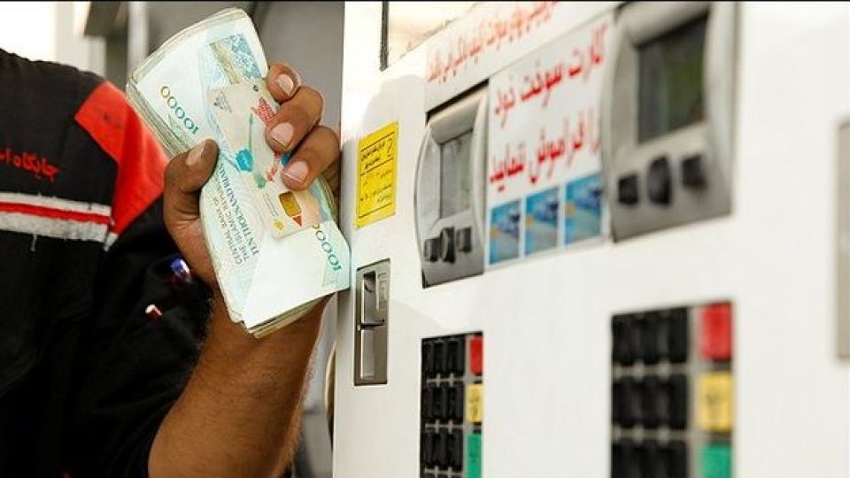 سخنگوی شرکت پالایش و پخش:: هر قیمت جدیدی که برای بنزین اعلام میشود کذب است سخنگوی شرکت پالایش و پخش:: هر قیمت جدیدی که برای بنزین اعلام میشود کذب است