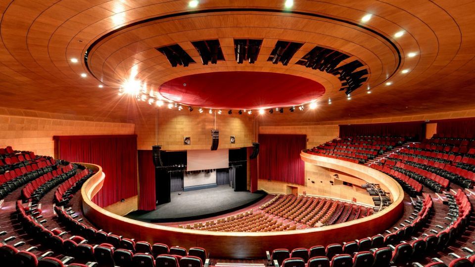 بازدید هیأتی آلمانی از سالنهای اصلی تئاتر تهران بازدید هیأتی آلمانی از سالنهای اصلی تئاتر تهران