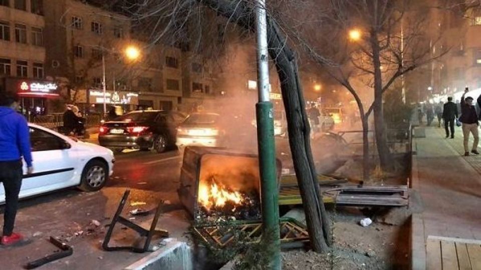 مقاله گاردین با اشاره به اغتشاشات اخیر: دشمنان و رقبای منطقه ای ایران اعتراضات خیابانی در ایران را با ذوق تماشا می کنند مقاله گاردین با اشاره به اغتشاشات اخیر: دشمنان و رقبای منطقه ای ایران اعتراضات خیابانی در ایران را با ذوق تماشا می کنند