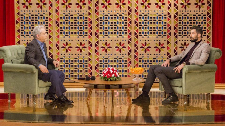 دورهمی با محمد موسوی، وقتی مدیری با پفک مهمانش را غافلگیر کرد دورهمی با محمد موسوی، وقتی مدیری با پفک مهمانش را غافلگیر کرد