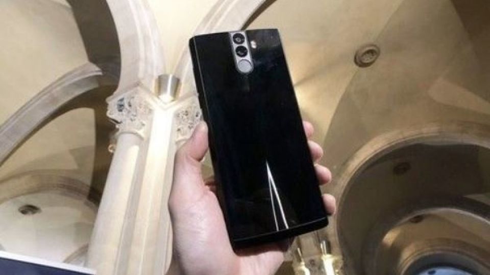 موبایلی با عمر شارژ ۵ روزه موبایلی با عمر شارژ ۵ روزه