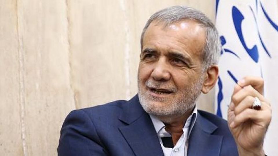 پزشکیان: دختران خیابان انقلاب نوعی لجبازی اجتماعی است پزشکیان: دختران خیابان انقلاب نوعی لجبازی اجتماعی است