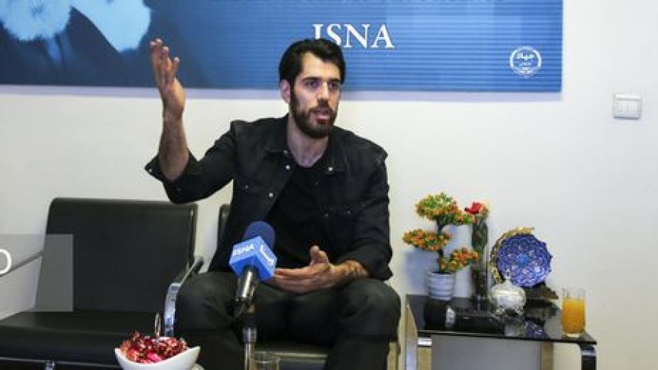 کمی دور از بسکتبال با صمد نیکخواه بهرامی کمی دور از بسکتبال با صمد نیکخواه بهرامی