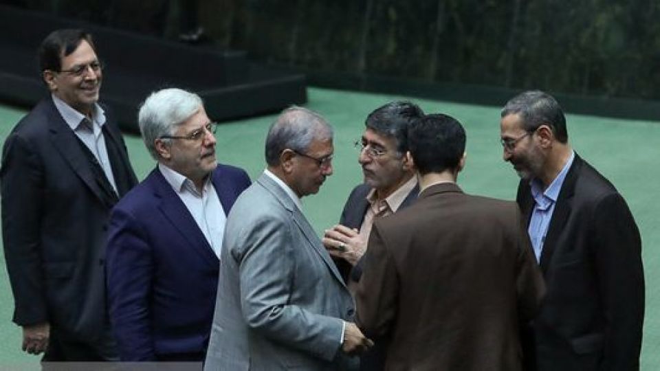 حاشیههای جلسه استیضاح وزیر کار؛ آرای ممتنع «ربیعی» را نجات داد حاشیههای جلسه استیضاح وزیر کار؛ آرای ممتنع «ربیعی» را نجات داد