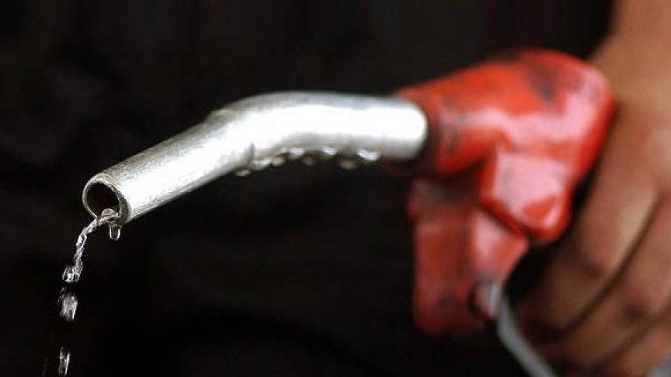 چگونه مصرف بنزین خودرو را کاهش دهیم؟ چگونه مصرف بنزین خودرو را کاهش دهیم؟