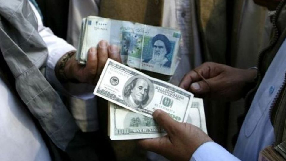 سر دلالان از صرافیها شلوغتر است سر دلالان از صرافیها شلوغتر است