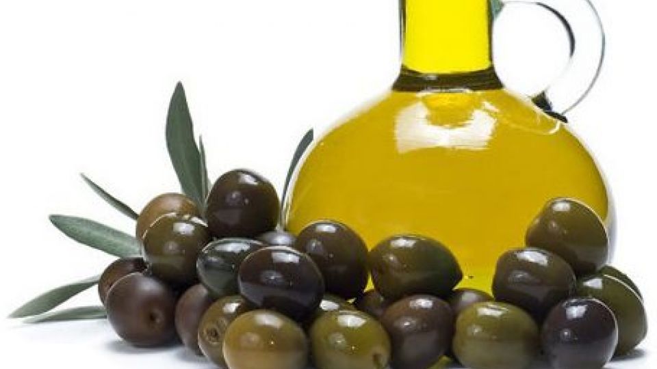 روغن زیتون میتواند مرطوب کننده خوبی برای پوست باشد؟ روغن زیتون میتواند مرطوب کننده خوبی برای پوست باشد؟