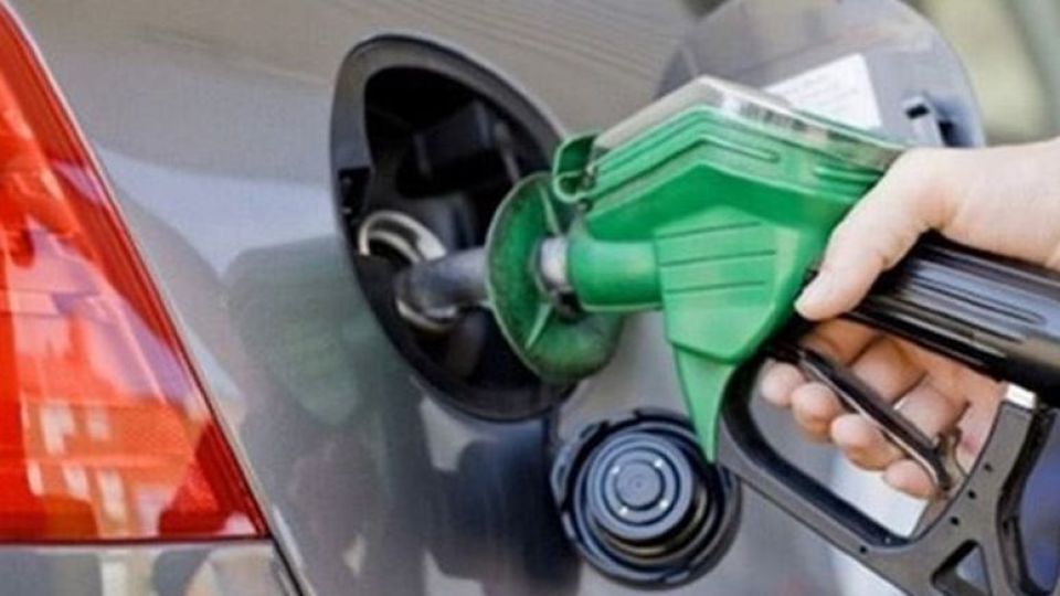 مصرف بنزین در کشور رکورد زد مصرف بنزین در کشور رکورد زد