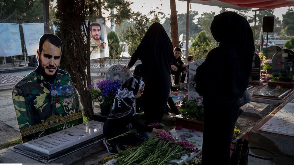 تحویل سال نو در گلزار شهدای بهشت زهرا (س) تحویل سال نو در گلزار شهدای بهشت زهرا (س)