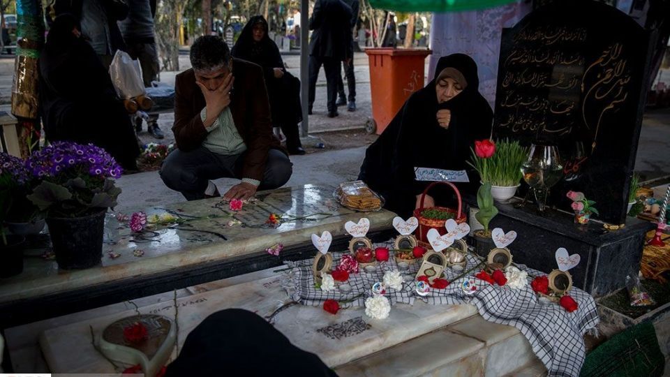 تحویل سال نو در گلزار شهدای بهشت زهرا (س) تحویل سال نو در گلزار شهدای بهشت زهرا (س)