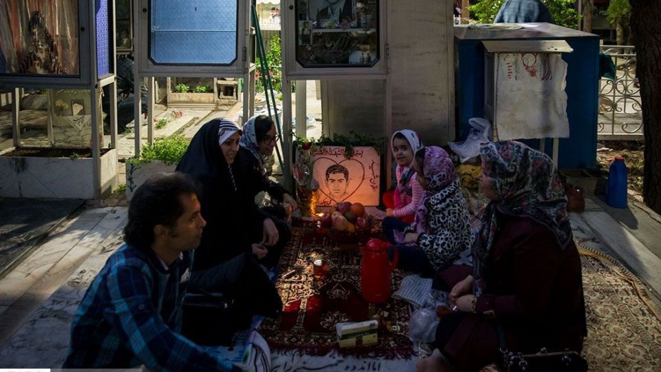 تحویل سال نو در گلزار شهدای بهشت زهرا (س) تحویل سال نو در گلزار شهدای بهشت زهرا (س)