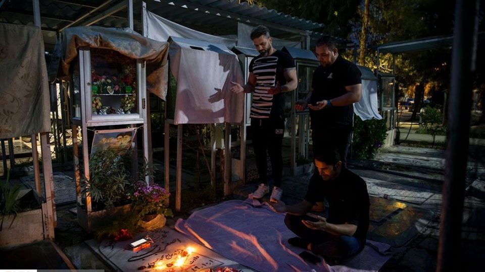 تحویل سال نو در گلزار شهدای بهشت زهرا (س) تحویل سال نو در گلزار شهدای بهشت زهرا (س)