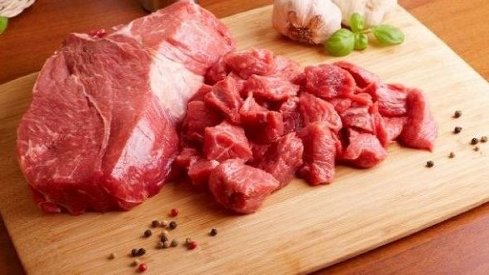 خوردن گوشت پخته داغ موجب افزایش فشارخون می شود خوردن گوشت پخته داغ موجب افزایش فشارخون می شود