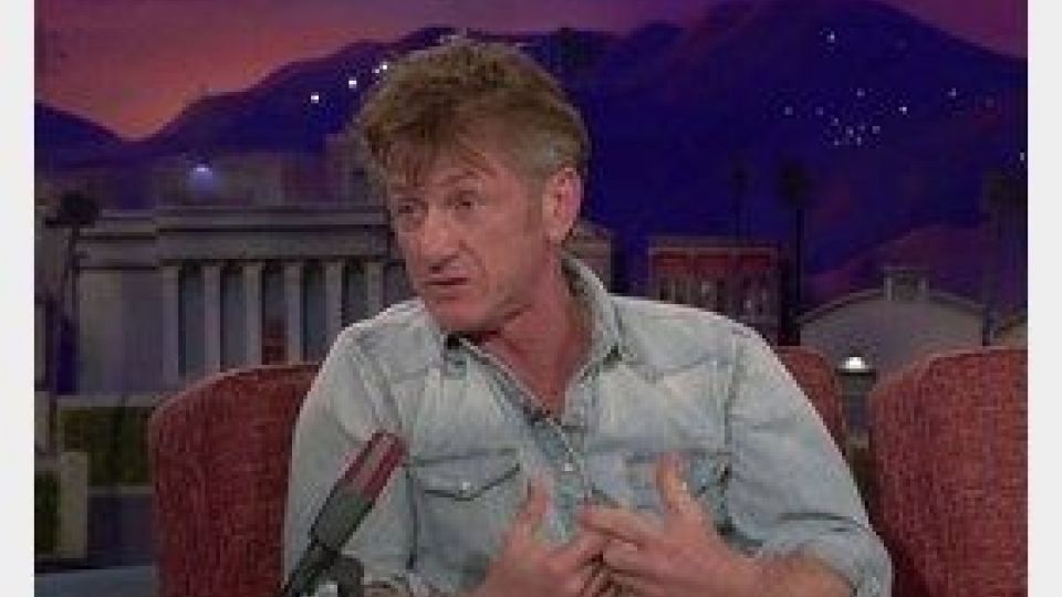 شان پن رئیس جمهور آمریکا را کلاهبردار خواند شان پن رئیس جمهور آمریکا را کلاهبردار خواند