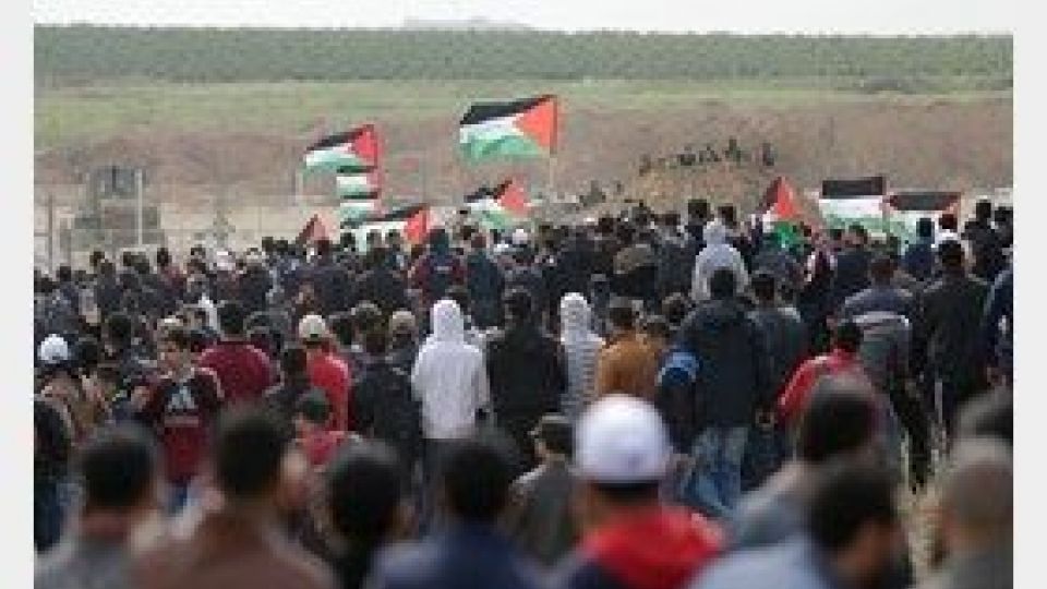 حرکت هزاران فلسطینی به سوی مرزهای نوار غزه حرکت هزاران فلسطینی به سوی مرزهای نوار غزه