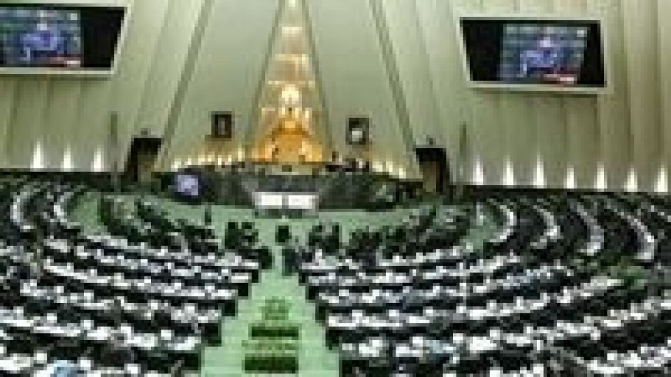 اعتراض نمایندگان به اظهارات سیف درباره تلاطم بازار ارز+فیلم اعتراض نمایندگان به اظهارات سیف درباره تلاطم بازار ارز+فیلم