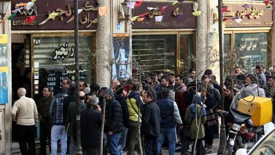 ۲۰ میلیارد دلار در دستان مردم/ کاهش ۱۴ درصدی ارزش پول ملی/ وعده های دلاری روحانی به نابودی پول ملی انجامید ۲۰ میلیارد دلار در دستان مردم/ کاهش ۱۴ درصدی ارزش پول ملی/ وعده های دلاری روحانی به نابودی پول ملی انجامید