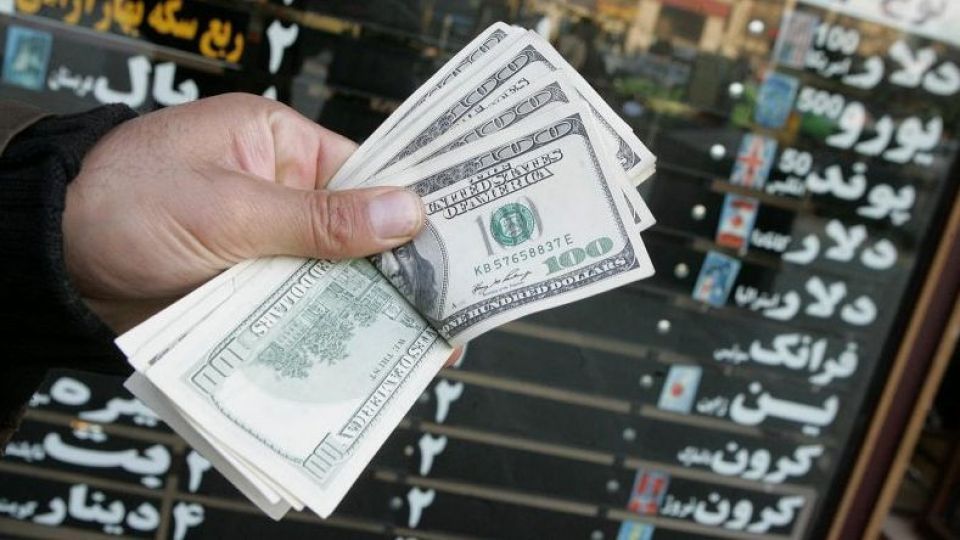 چگونه نرخ تصویب شده 3500 تومان برای دلار، 4200 تومان شد؟/ با پلیسی کردن بازار مشکل حل نخواهد شد چگونه نرخ تصویب شده 3500 تومان برای دلار، 4200 تومان شد؟/ با پلیسی کردن بازار مشکل حل نخواهد شد