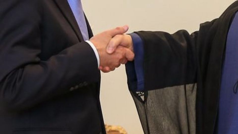 اعتماد عمومی در گروِ تفاهم ملی اعتماد عمومی در گروِ تفاهم ملی