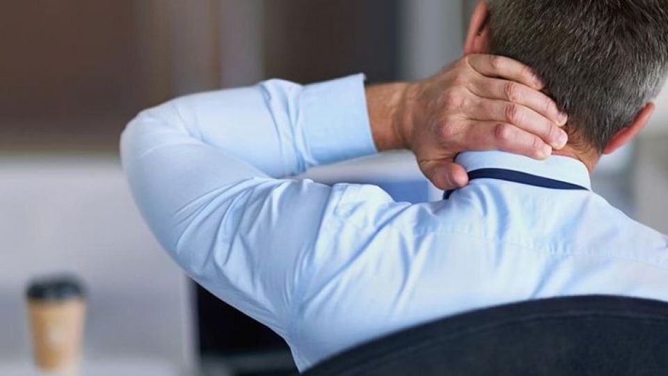 دلیل و درمان گرفتگی گردن دلیل و درمان گرفتگی گردن