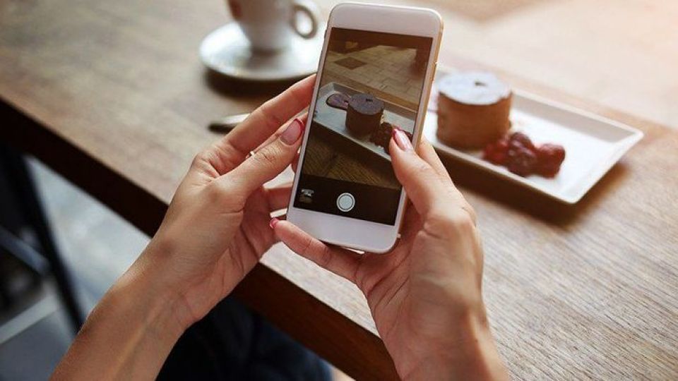 ۴ تاثیر منفی فضای مجازی بر خورد و خوراک ۴ تاثیر منفی فضای مجازی بر خورد و خوراک