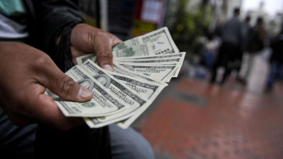 دستگیری ۳۹ اخلالگر بازار ارز و پلمب ۸۰ صرافی دستگیری ۳۹ اخلالگر بازار ارز و پلمب ۸۰ صرافی