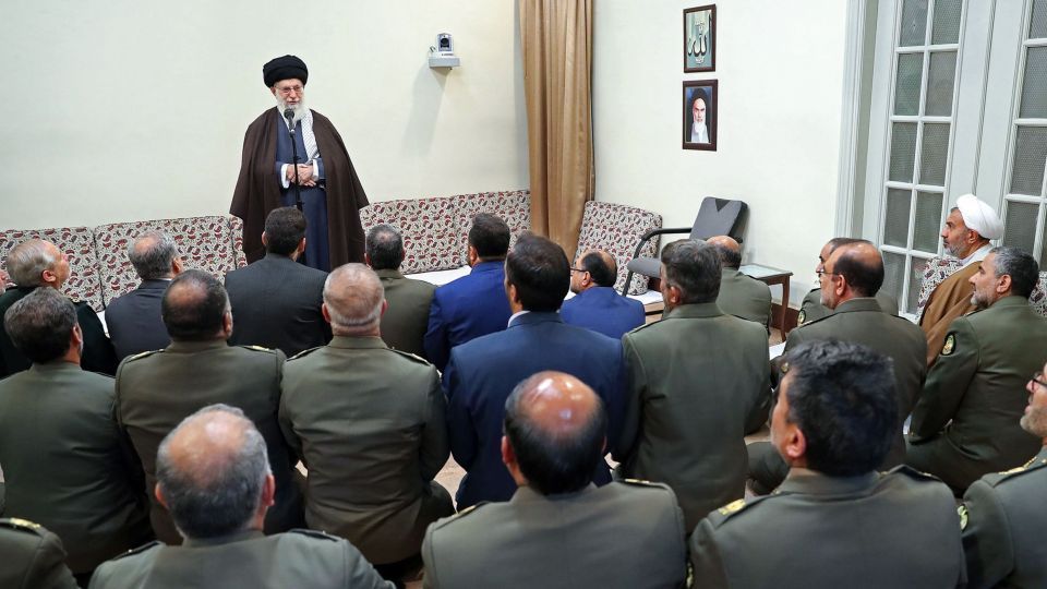 تجلیل فرمانده معظم کل قوا از مواضع وحدتآفرین فرمانده ارتش تجلیل فرمانده معظم کل قوا از مواضع وحدتآفرین فرمانده ارتش