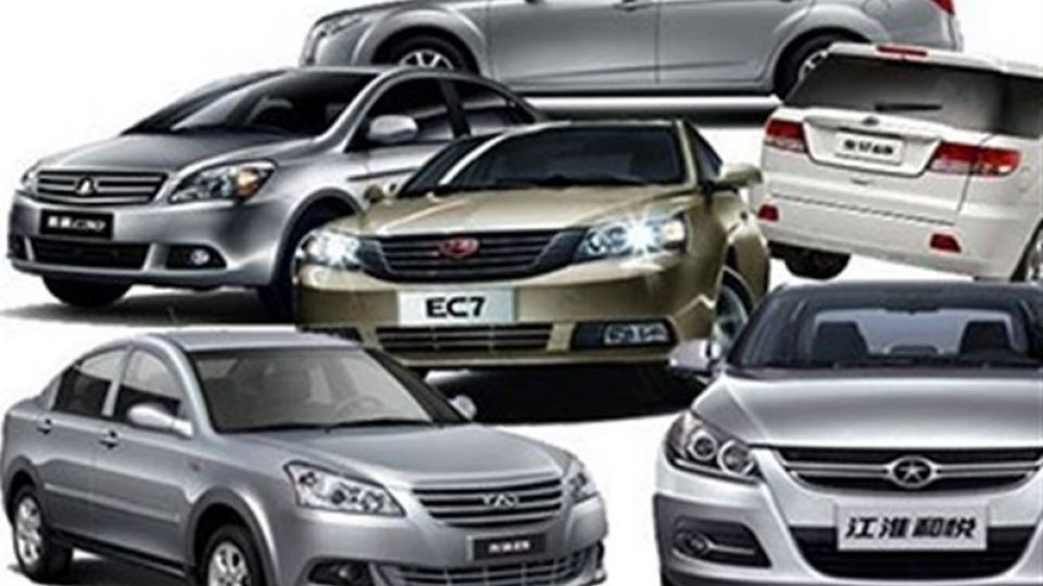 رژه میانمایه های چینی در خیابان ها رژه میانمایه های چینی در خیابان ها