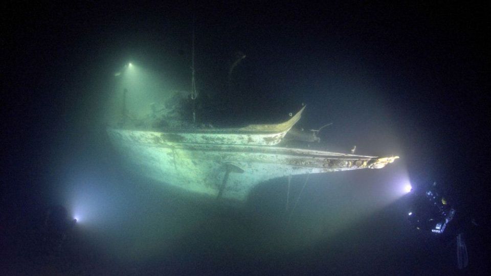 کشتی صدساله در زیر آب‎