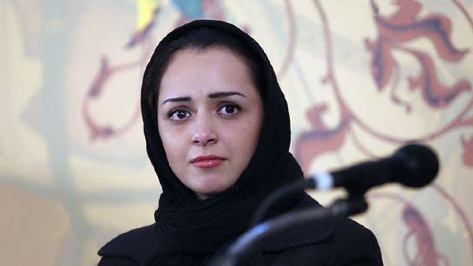 خانم علیدوستی؛ به جمع «سلبریتیهای بیسواد» خوش آمدید! خانم علیدوستی؛ به جمع «سلبریتیهای بیسواد» خوش آمدید!