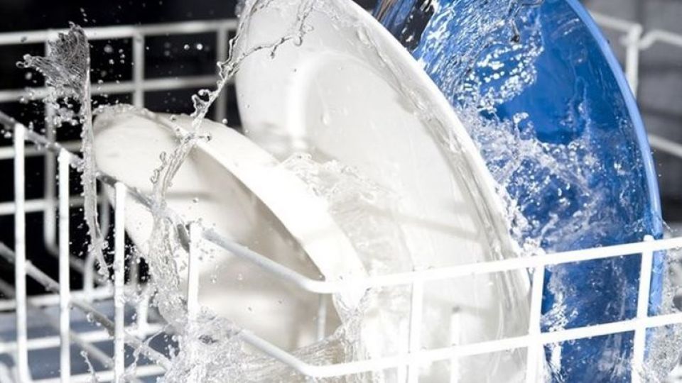 ماشین ظرفشویی و بلاهایی که به سرتان میآورد! ماشین ظرفشویی و بلاهایی که به سرتان میآورد!