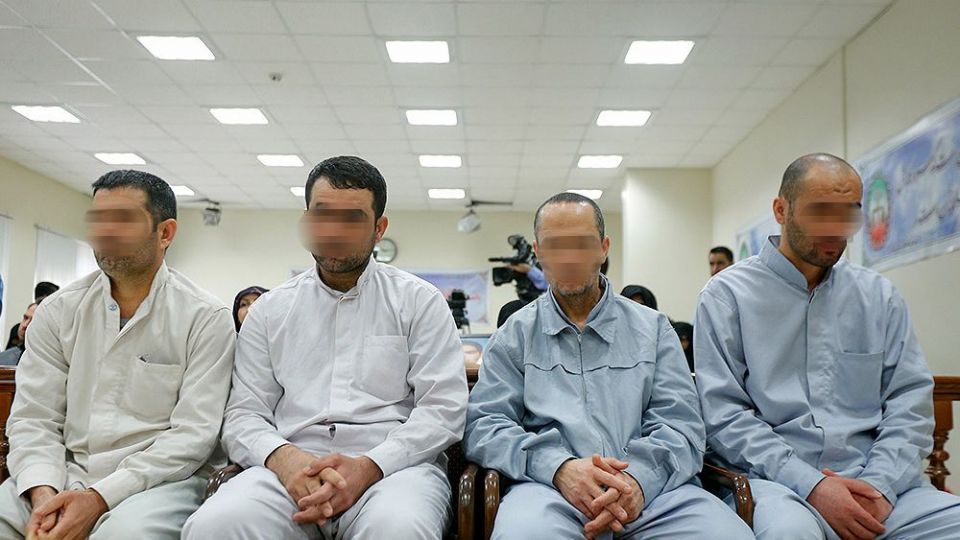 داعشی ها چگونه با کمربند و جلیقه انتحاری، بمب، موادشیمیایی و اسلحه وارد کشور شدند داعشی ها چگونه با کمربند و جلیقه انتحاری، بمب، موادشیمیایی و اسلحه وارد کشور شدند