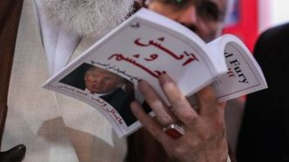 بازتاب تصویر رهبرانقلاب هنگام مطالعه کتاب «آتش و خشم» در رسانههای جهان بازتاب تصویر رهبرانقلاب هنگام مطالعه کتاب «آتش و خشم» در رسانههای جهان