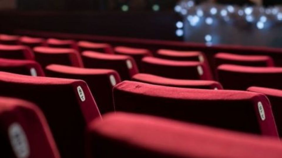 سکاندار اکران فیلمها، دلالان و سینماداران هستند سکاندار اکران فیلمها، دلالان و سینماداران هستند