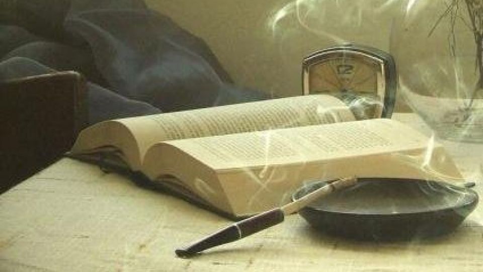 ۴ برابر پولی که برای کتاب میدهیم، سیگار میکشیم ۴ برابر پولی که برای کتاب میدهیم، سیگار میکشیم