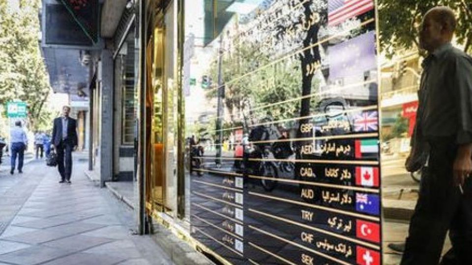 نرخ ارز را دلالان درکوچه پس کوچهها تعیین میکنند نرخ ارز را دلالان درکوچه پس کوچهها تعیین میکنند