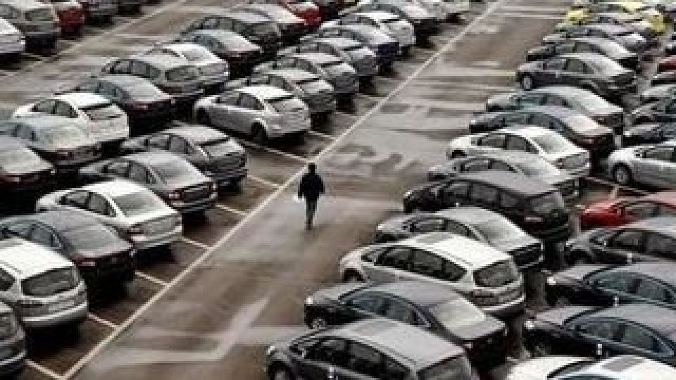 اختلاف ۹۰ میلیونی قیمت کارخانه و بازار خودرو/ مسوولان کجایند!؟ اختلاف ۹۰ میلیونی قیمت کارخانه و بازار خودرو/ مسوولان کجایند!؟