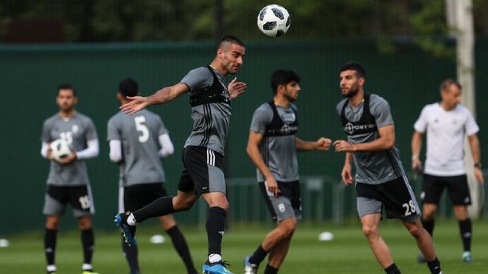 آغاز تاریخ فوتبالی ایران و اسپانیا در نود دقیقه/ جدال کی روش و هیرو برای صعود آغاز تاریخ فوتبالی ایران و اسپانیا در نود دقیقه/ جدال کی روش و هیرو برای صعود