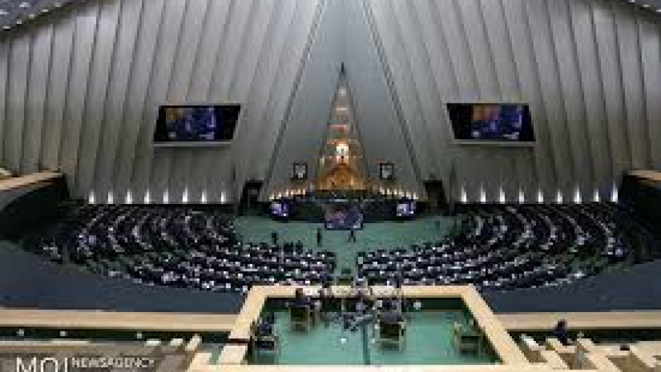 شش وزیر در صحن و کمیسونهای تخصصی/ یک استیضاح و 16 سوال 18 نماینده از وزرا شش وزیر در صحن و کمیسونهای تخصصی/ یک استیضاح و 16 سوال 18 نماینده از وزرا