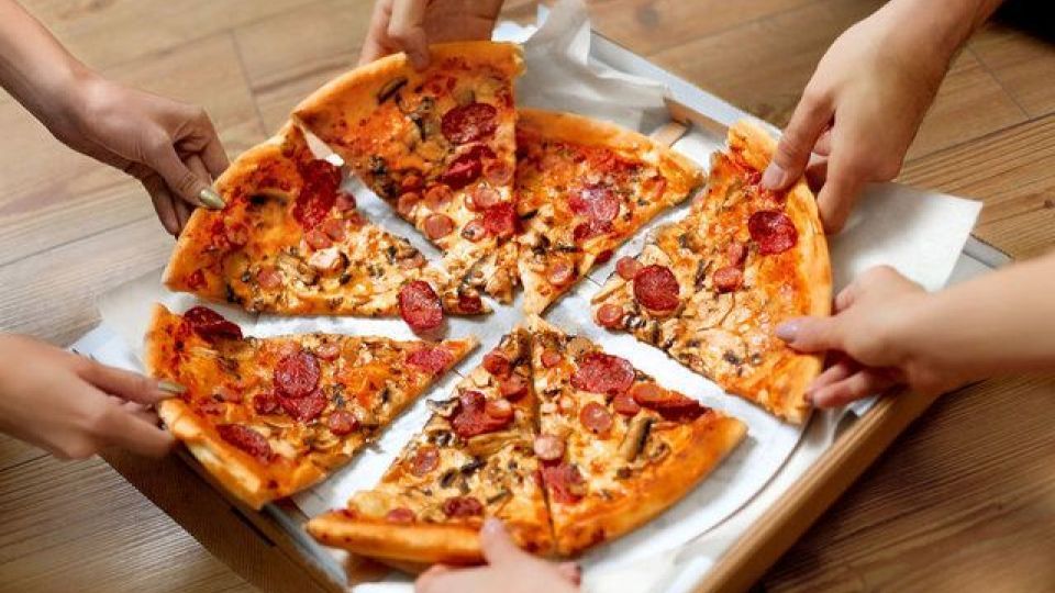 پیتزا پاداش مناسبی برای کودکان نیست پیتزا پاداش مناسبی برای کودکان نیست