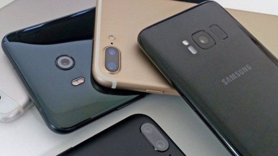 فهرست واردکنندگان گوشی با ارز دولتی اعلام شد فهرست واردکنندگان گوشی با ارز دولتی اعلام شد