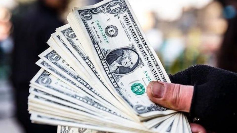 یک اقتصاددان مطرح کرد: توزیع رانت ۲۲ هزار میلیارد تومانی بین واردکنندگان/دولت برنامهزمانبندی مقابله با تحریم تدوین و اعلام کند یک اقتصاددان مطرح کرد: توزیع رانت ۲۲ هزار میلیارد تومانی بین واردکنندگان/دولت برنامهزمانبندی مقابله با تحریم تدوین و اعلام کند