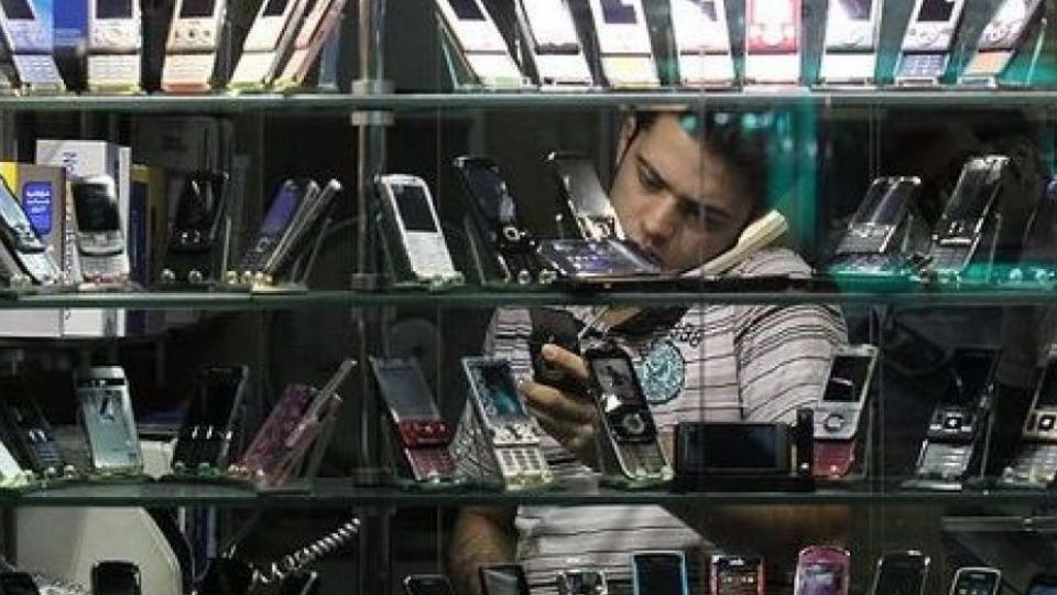 هشدار جدی تعزیرات به واردکنندگان گرانفروش و بررسی لیست ۴۰ شرکت واردکننده گوشی/ خرید ۱۳ میلیون یورو موبایل توسط ۱ نفر هشدار جدی تعزیرات به واردکنندگان گرانفروش و بررسی لیست ۴۰ شرکت واردکننده گوشی/ خرید ۱۳ میلیون یورو موبایل توسط ۱ نفر