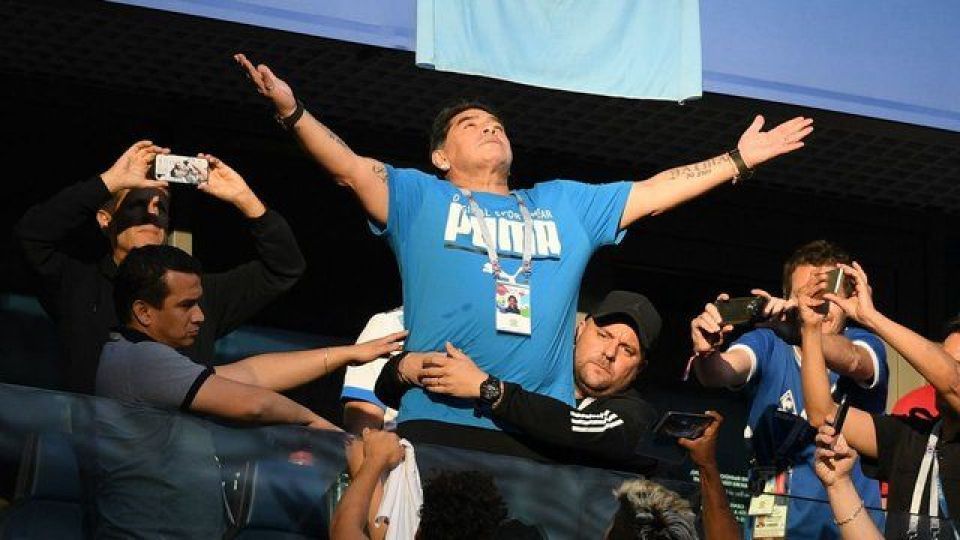 پایان همکاری فیفا با مارادونا پایان همکاری فیفا با مارادونا