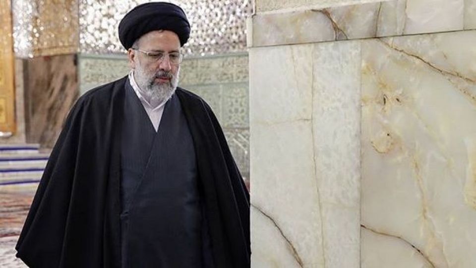 حضور حجت الاسلام رئیسی بر سر مزار پدر رهبرانقلاب +عکس حضور حجت الاسلام رئیسی بر سر مزار پدر رهبرانقلاب +عکس